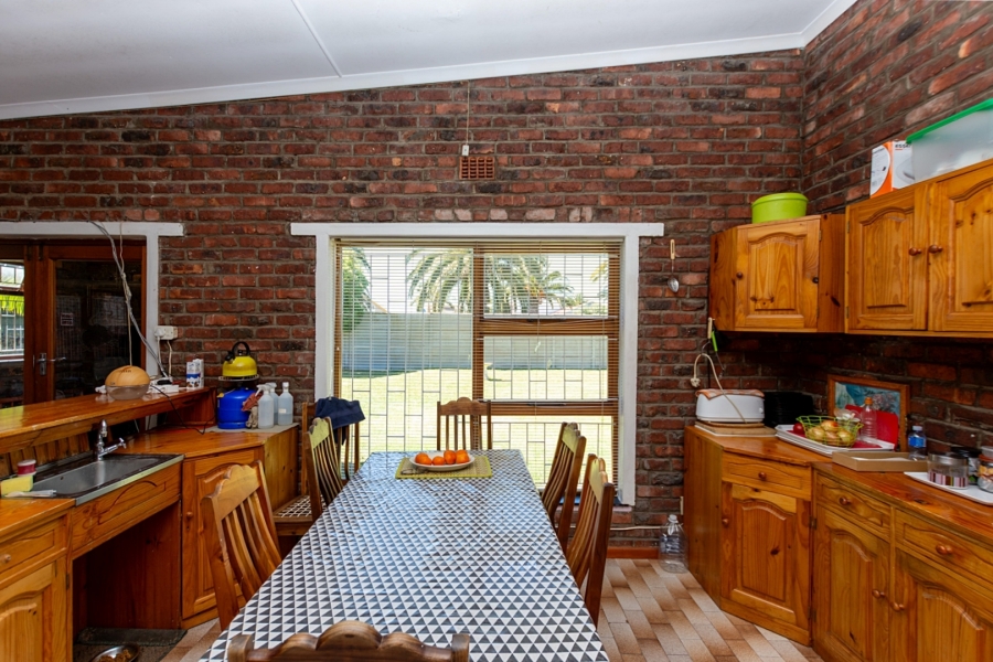 4 Bedroom Property for Sale in Middedorp Western Cape